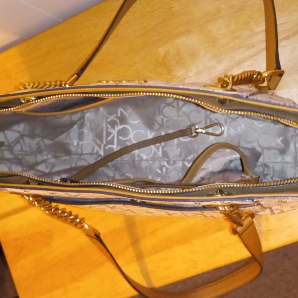 Handbag - Picture 4 of 4